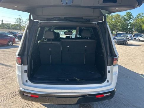 Used 2023 Jeep Wagoneer Series II image 8