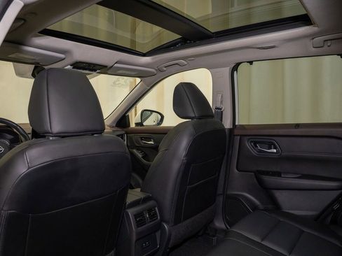 Used 2023 Nissan Rogue SV w/ SV Premium B Package image 10