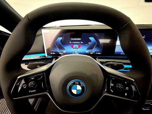 Used 2026 BMW i5 eDrive40 w/ Premium Package image 13