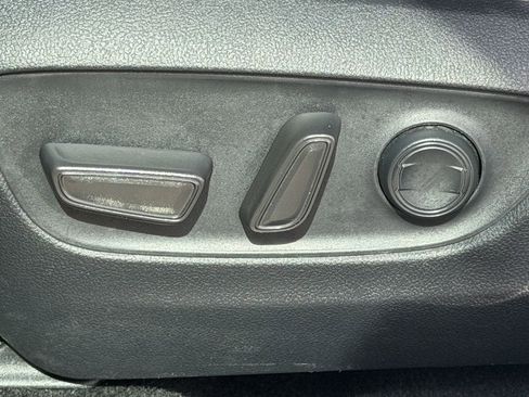 Used 2024 Toyota RAV4 XLE FWD image 27