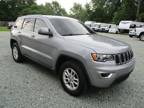 Used 2019 Jeep Grand Cherokee Laredo image 7