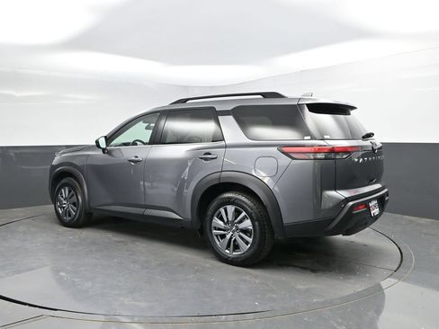 Used 2025 Nissan Pathfinder SV FWD image 5