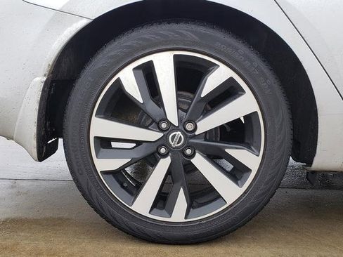 Used 2021 Nissan Versa SR image 28