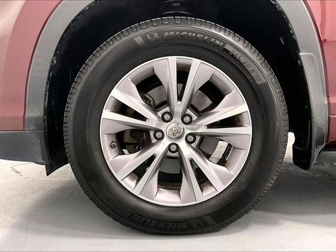 Used 2015 Toyota Highlander XLE image 11