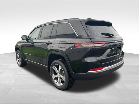 New 2026 Jeep Grand Cherokee Limited w/ Trailer Tow Package AWD/4WD image 2