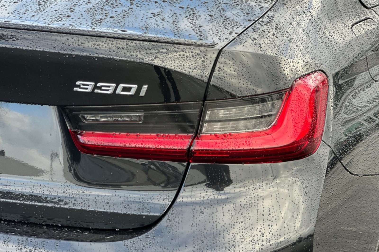 Used 2024 BMW 330i Sedan w/ M Sport Package RWD image 25