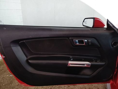 Used 2017 Ford Mustang Coupe RWD image 17