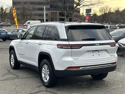 Certified 2023 Jeep Grand Cherokee Laredo w/ Luxury Tech Group I image 4