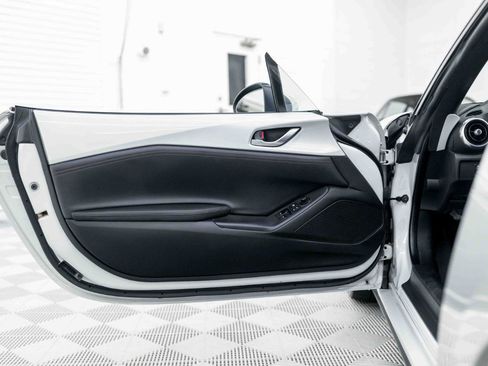 Used 2019 MAZDA MX-5 Miata Grand Touring w/ GT-S Package RWD image 47