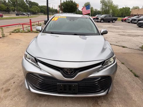 Used 2019 Toyota Camry LE FWD image 8