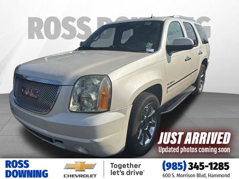 Used 2011 GMC Yukon Denali image 1