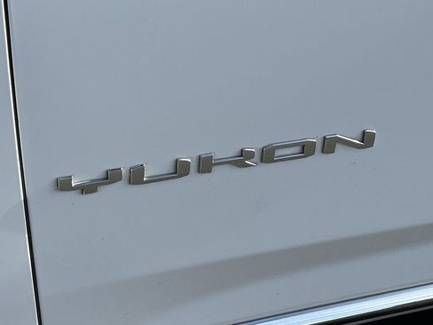 Used 2021 GMC Yukon SLT image 32