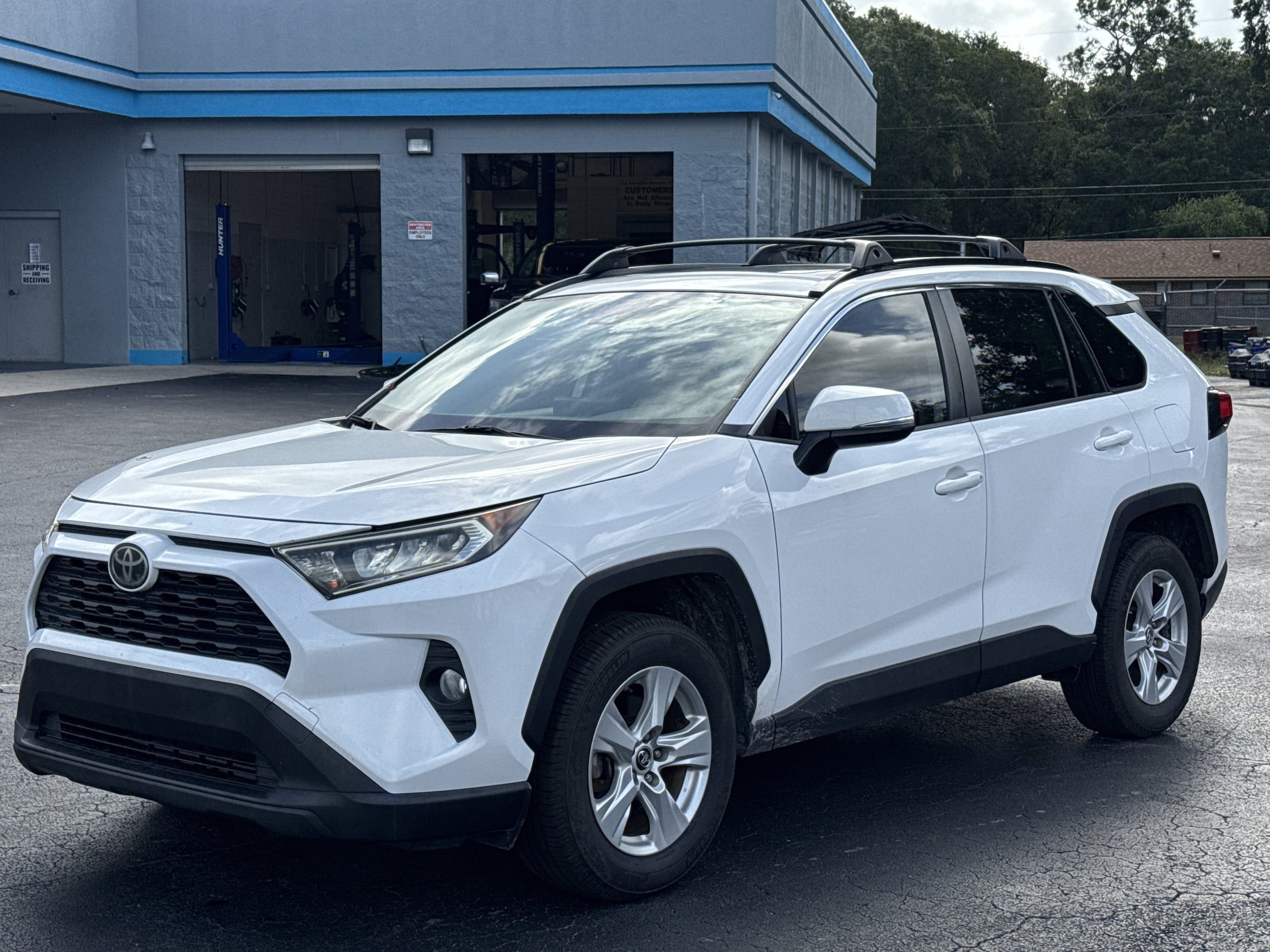 Used 2019 Toyota RAV4 XLE FWD image 5