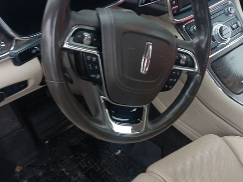 Used 2020 Lincoln Continental w/ Premium Package FWD image 2