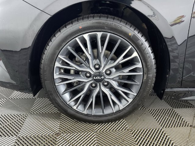 Used 2023 Kia Forte GT-Line w/ GT-Line Technology Package FWD image 17