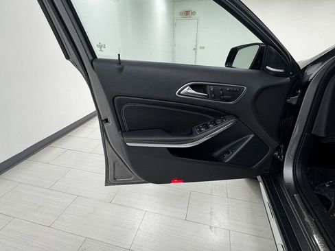 Used 2017 Mercedes-Benz GLA 250 4MATIC image 9