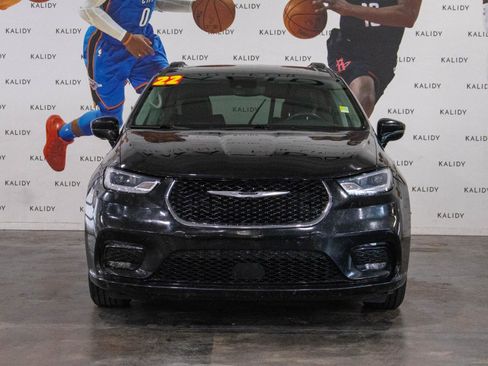 Used 2022 Chrysler Pacifica Touring-L image 19