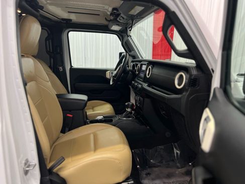Used 2019 Jeep Wrangler Unlimited Sahara w/ Safety Group AWD/4WD image 21