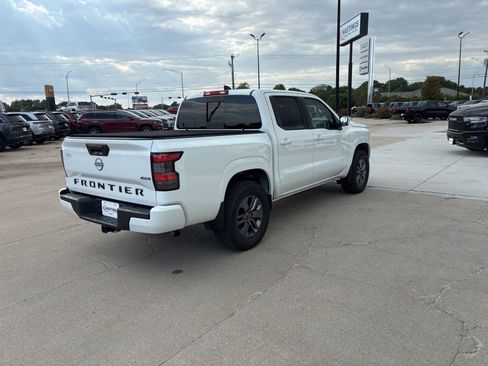 Used 2025 Nissan Frontier SV w/ SV Convenience Package image 5