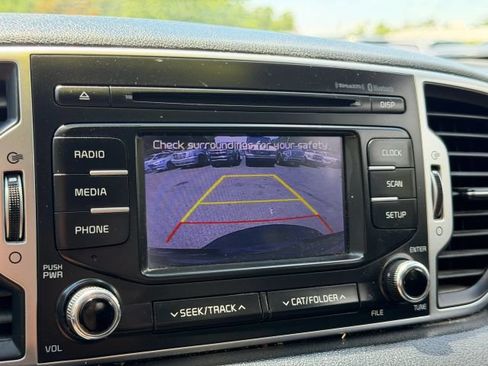 Used 2018 Kia Sportage LX FWD image 15