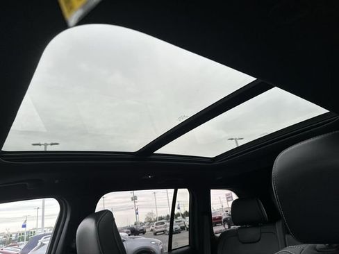 Used 2025 Jeep Grand Cherokee Limited 4xe AWD/4WD image 18