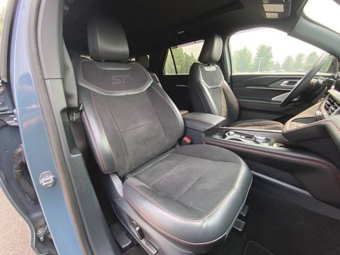 Used 2025 Ford Explorer ST AWD/4WD image 28