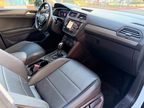 Used 2020 Volkswagen Tiguan SEL image 12