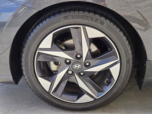 Used 2022 Hyundai Elantra Limited w/ Cargo Package image 11