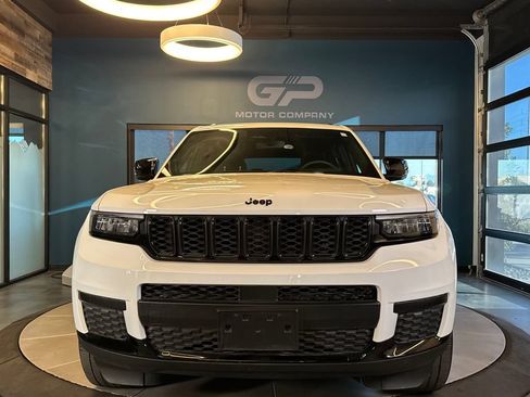 Used 2023 Jeep Grand Cherokee L Laredo AWD/4WD image 30