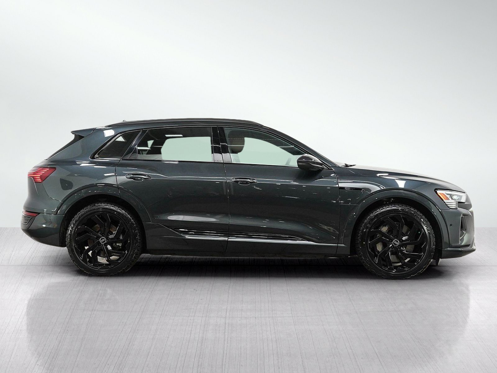 Used 2024 Audi Q8 e-tron Premium Plus AWD/4WD image 6