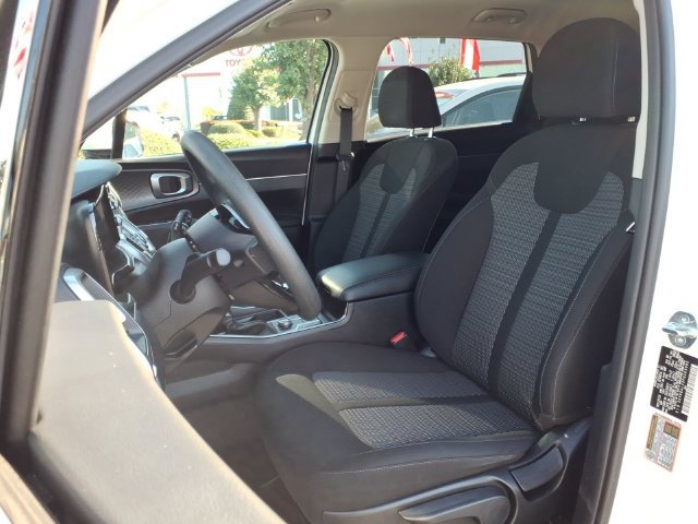 Used 2023 Kia Sorento LX FWD image 5