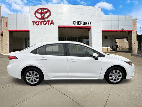 Used 2023 Toyota Corolla LE image 4