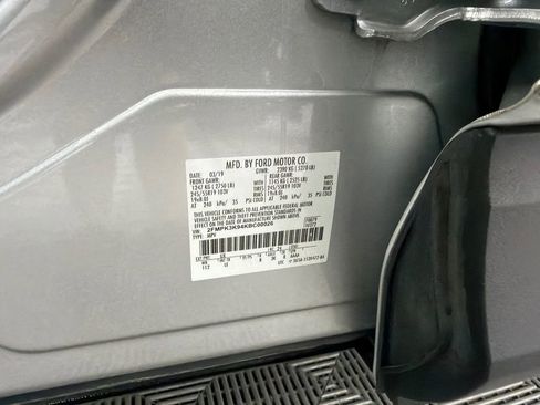 Used 2019 Ford Edge Titanium FWD image 33