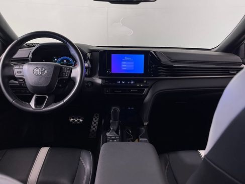 Used 2025 Toyota Camry SE FWD image 14