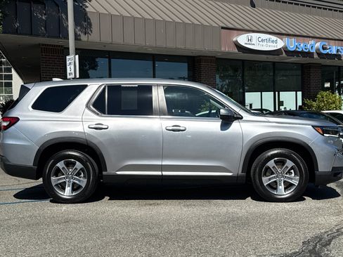 Used 2024 Honda Pilot EX-L image 3