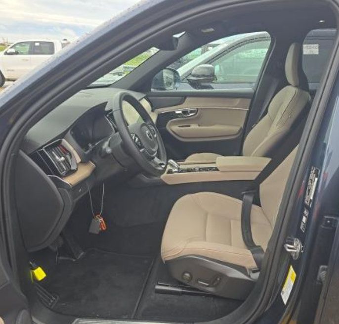 Used 2026 Volvo XC90 B6 Plus AWD/4WD image 2