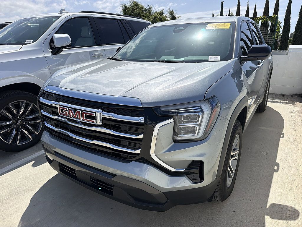 Used 2025 GMC Terrain Elevation AWD/4WD image 2