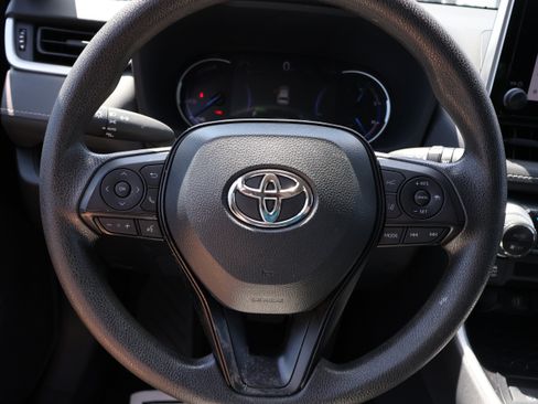 Used 2025 Toyota RAV4 XLE AWD/4WD image 32