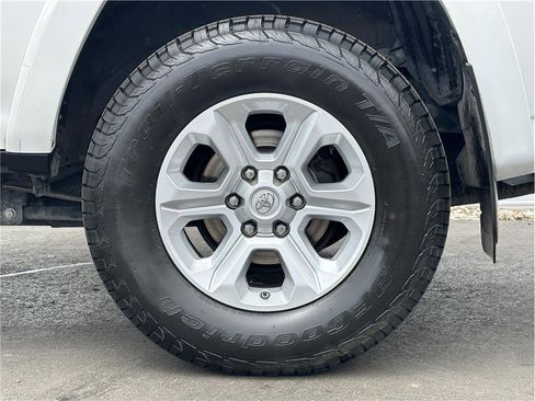Used 2020 Toyota 4Runner SR5 Premium w/ Moonroof Package AWD/4WD image 29
