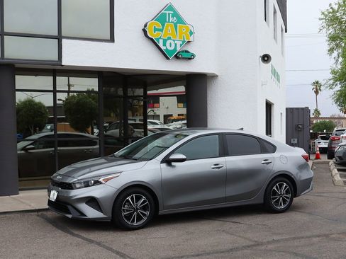 Used 2022 Kia Forte LXS image 7