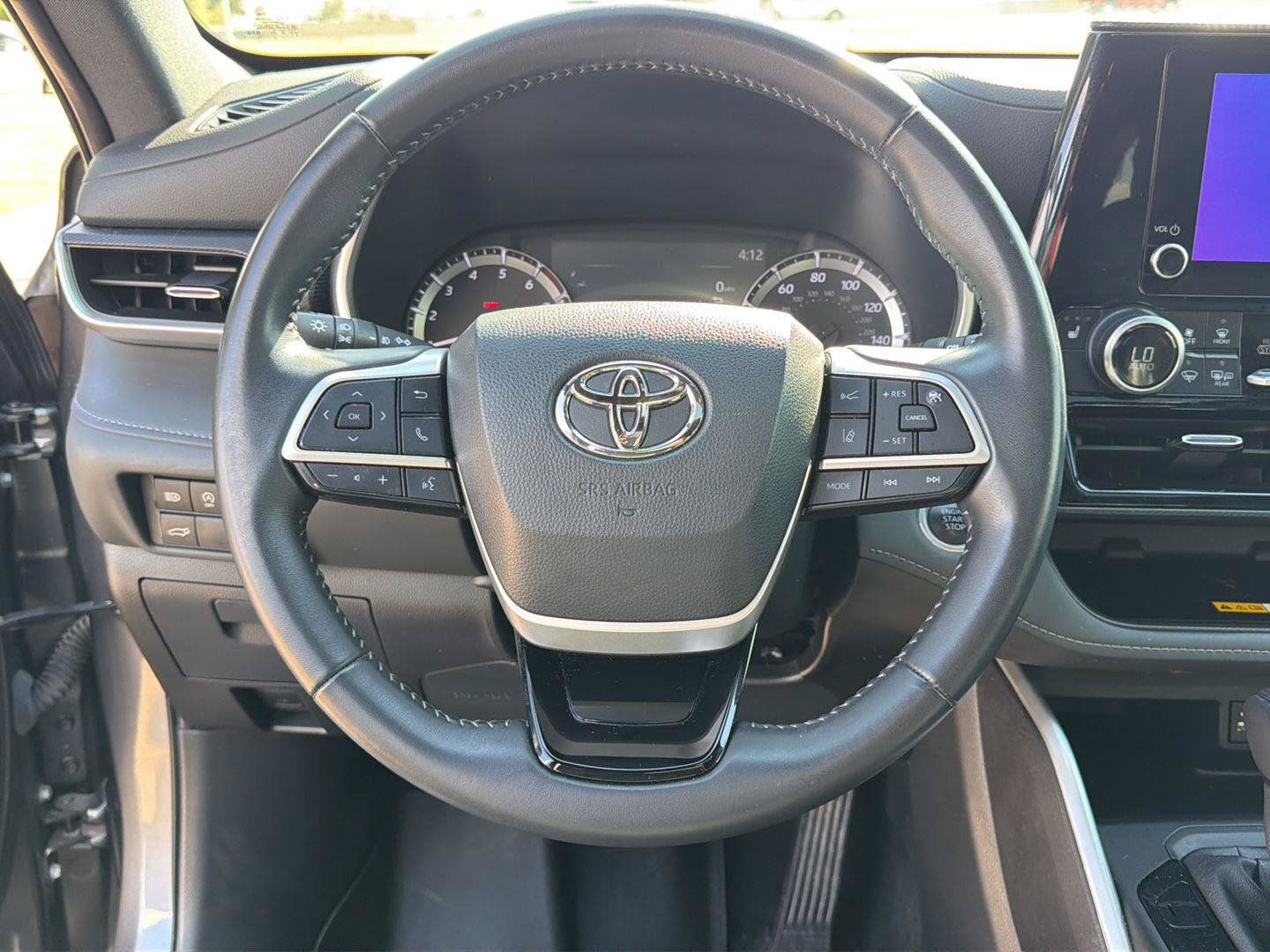 Used 2024 Toyota Highlander XSE FWD image 14
