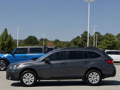 Used 2018 Subaru Outback 2.5i Premium AWD/4WD image 3
