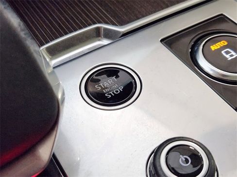 Used 2023 Land Rover Range Rover Autobiography image 18