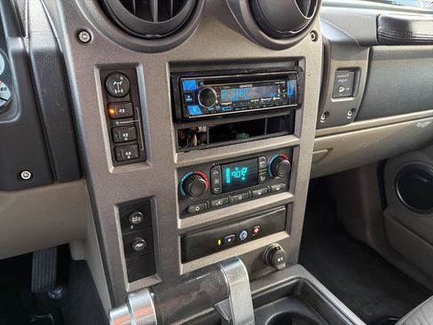 Used 2004 HUMMER H2 w/ Preferred Equipment Group image 27