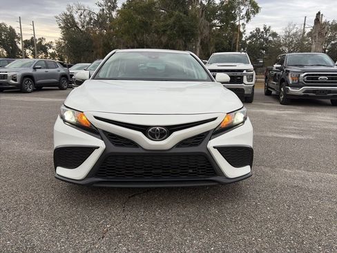 Used 2023 Toyota Camry SE image 2