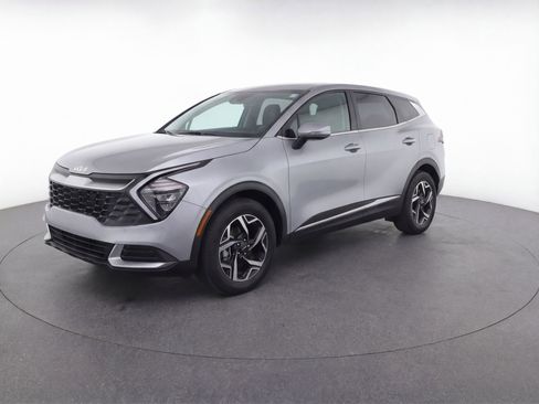 Used 2025 Kia Sportage LX image 3