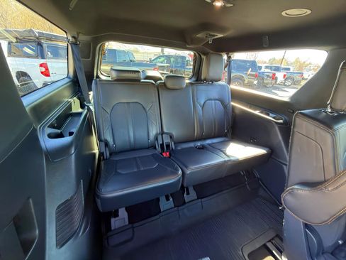 Used 2023 Ford Expedition Max Platinum image 11