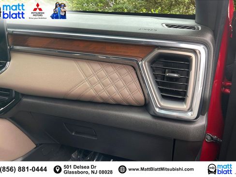 Used 2024 GMC Canyon Denali image 18