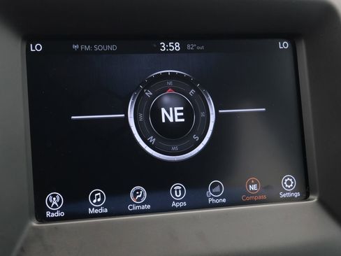 Used 2017 Jeep Compass Latitude w/ Popular Equipment Group FWD image 28