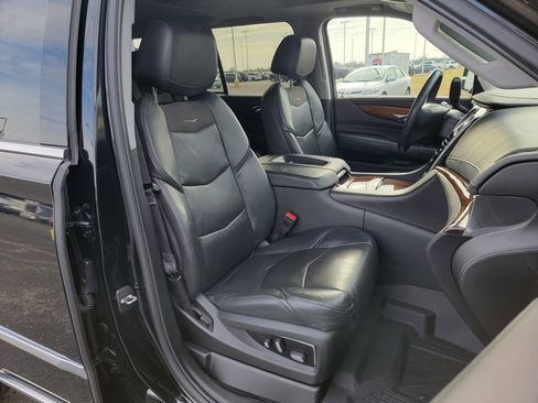 Used 2017 Cadillac Escalade Premium Luxury image 12